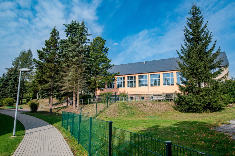 Außenansicht der Turnhalle